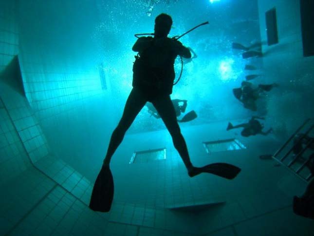 Nemo 33, a világ legmélyebb medencéje