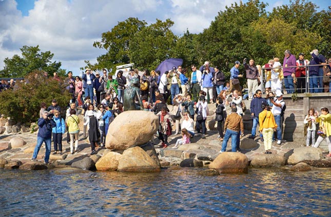 Turistalátványosságok hátulról