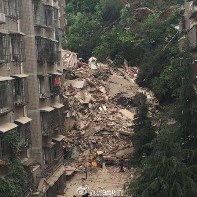 Összedőlt egy 9 emeletes lakóház Kínában