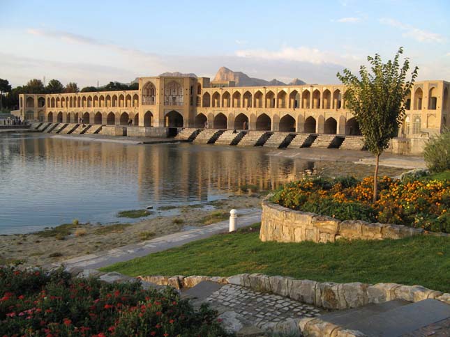 Khaju Bridge, Irán