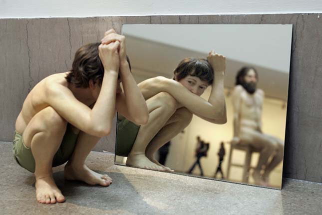 Ron Mueck szobrai