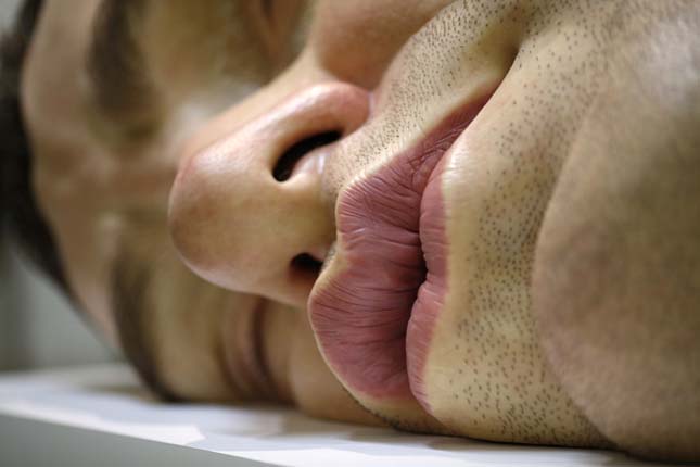 Ron Mueck szobrai