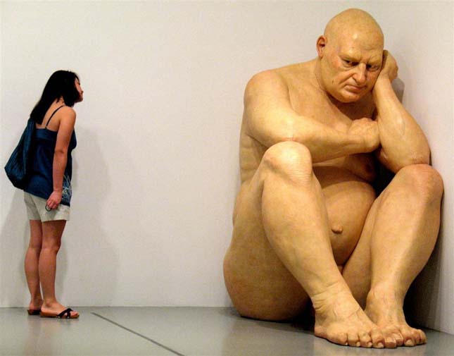 Ron Mueck szobrai