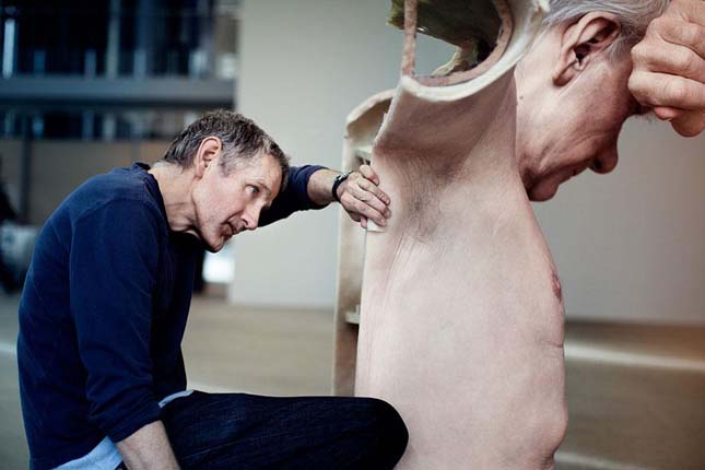 Ron Mueck szobrai