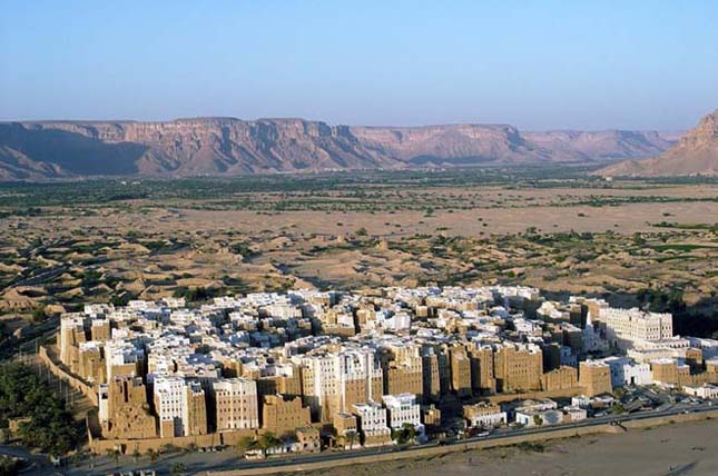 Shibiam, város a sivatag közepén