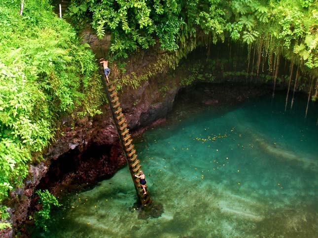 Sua Ocean Trench, gyönyörű tó a Szamoa-szigeteken