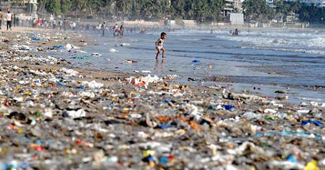 Több millió tonna műanyagszemét kerül az óceánokba