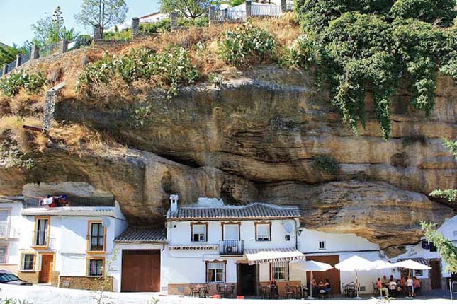 A sziklákba épített város – Setenil de Las Bodegas