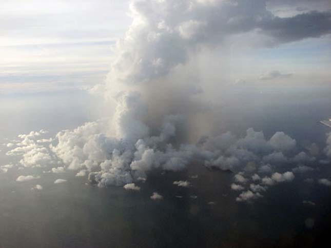 Tenger alatti vulkánkitörés Tongán