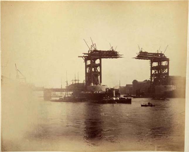 A Tower Bridge 120 éves képeken