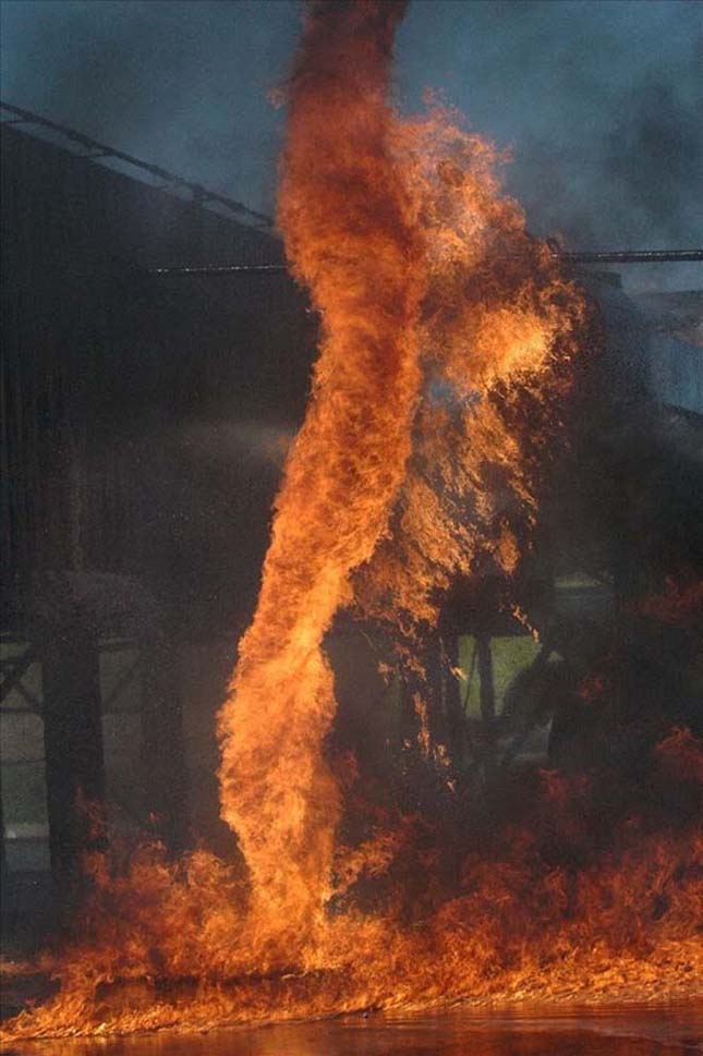 Félelmetes, mégis gyönyörű Tűz tornádók