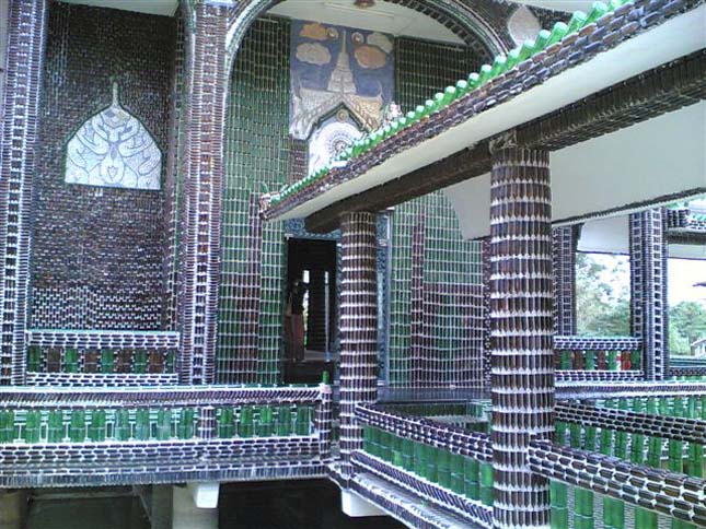Sörösüvegekből épült templom