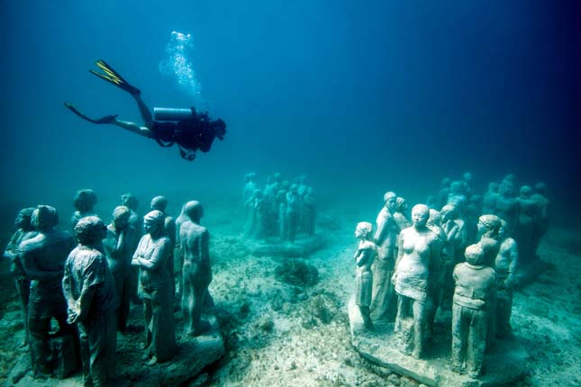Víz alatti szobrok