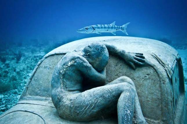Víz alatti szobrok