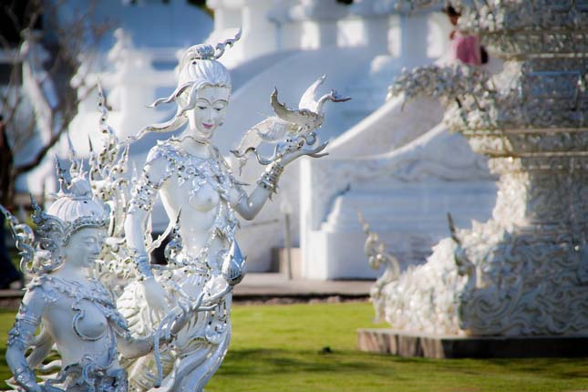 Wat Rong Khun buddhista templom