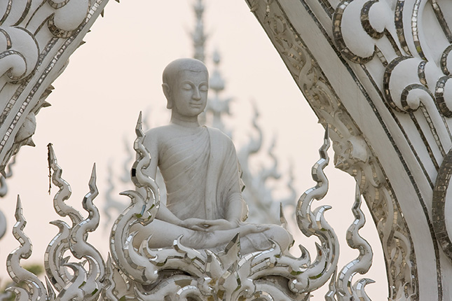 Wat Rong Khun buddhista templom