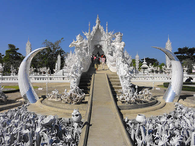 Wat Rong Khun buddhista templom