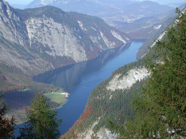 Watzmann-hegy és a kristálytiszta Königsee