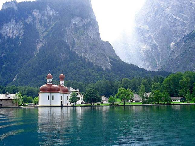 Watzmann-hegy és a kristálytiszta Königsee