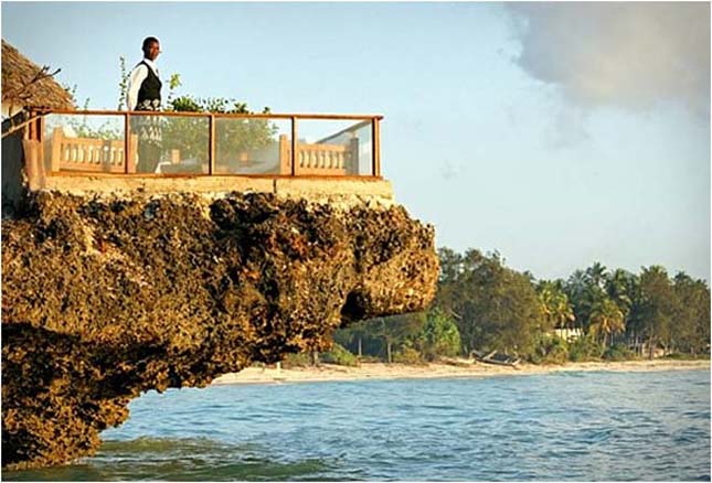 Étterem az óceánon Zanzibár szigete mellett