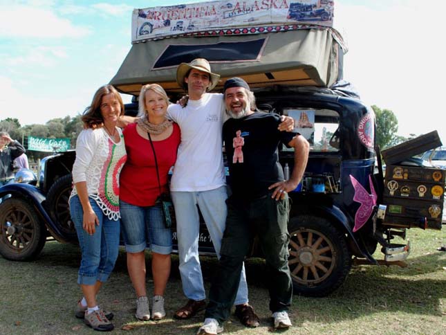 Autóval utazza be a világot egy argentin család