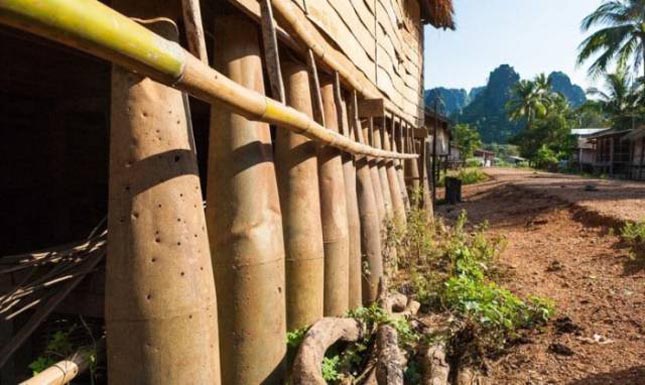 Lövedékekből készült használati tárgyak Laoszban
