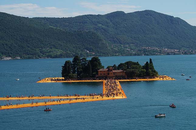 The Floating Piers