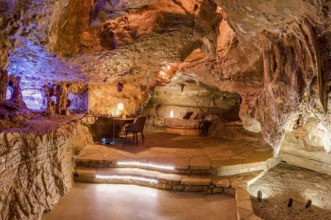 Luxusotthont alakítottak ki a barlangban