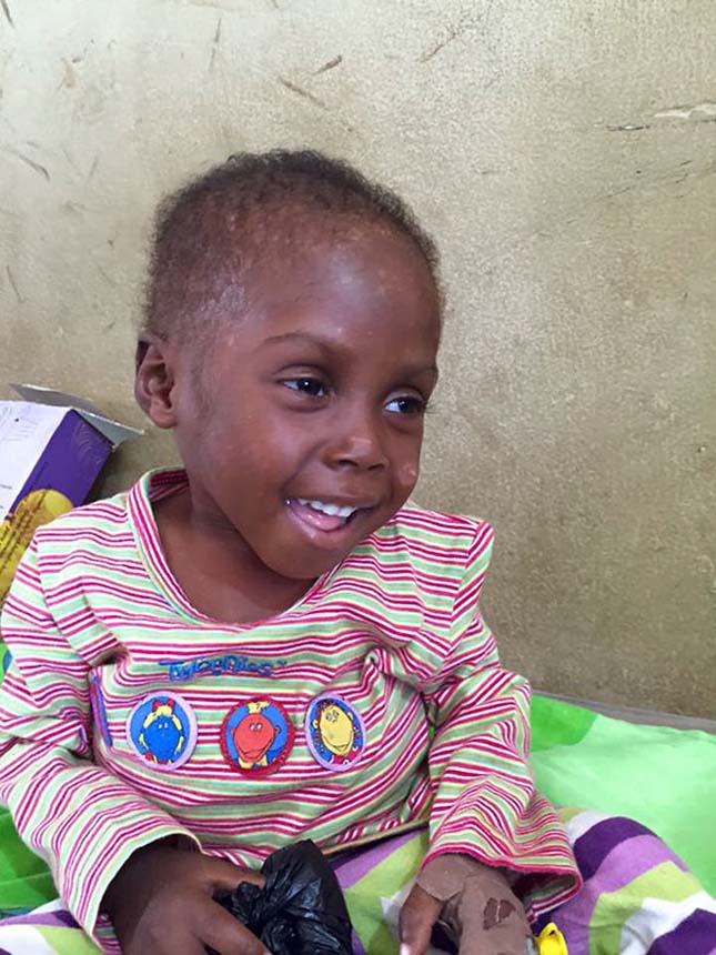 Hónapokig az utcán élt a sorsára hagyott nigériai kisfiú