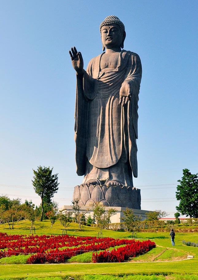 Ushiku Daibutsu