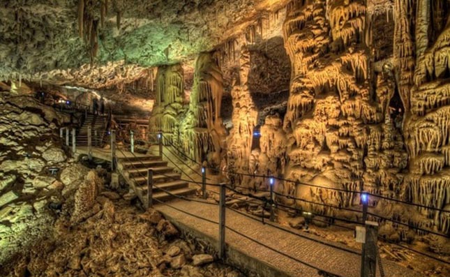 Soreq barlang, Izrael