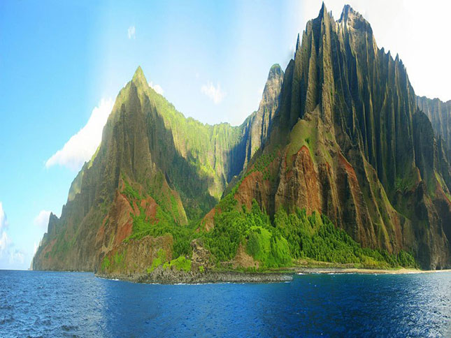 na-pali-coast-state-park-jagged-cliffs-kauai-hawaii