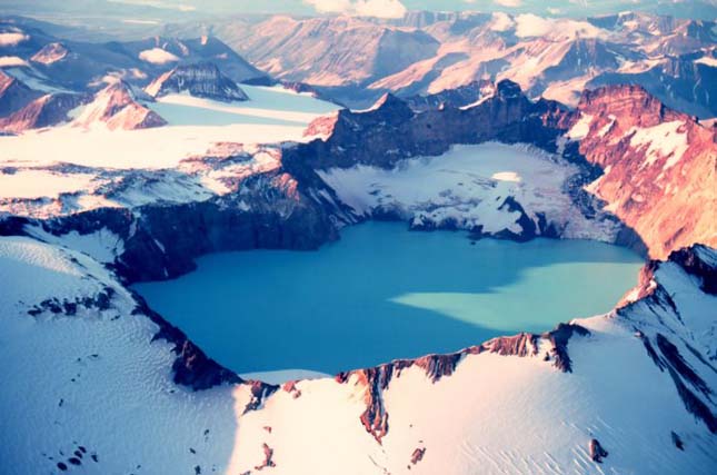 Katmai-hegy és a krátertó - Alaszka, USA