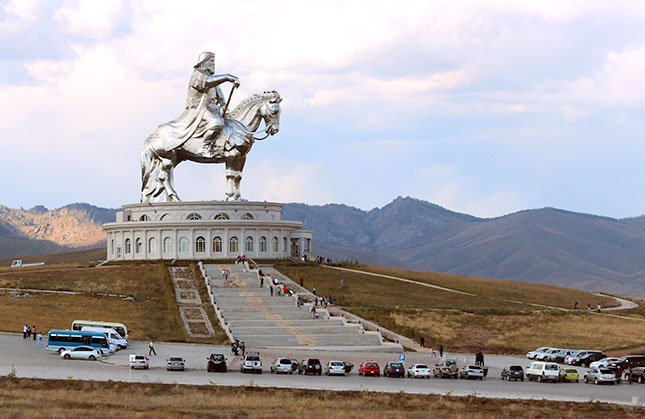Dzsingisz kán lovasszobra Mongóliában
