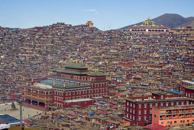 Larung Gar Buddhista Akadémia Tibet
