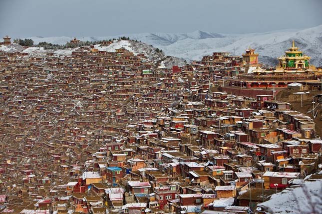 Larung Gar Buddhista Akadémia Tibet