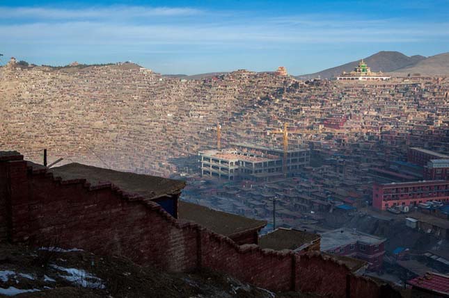 Larung Gar Buddhista Akadémia