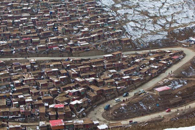 Larung Gar Buddhista Akadémia