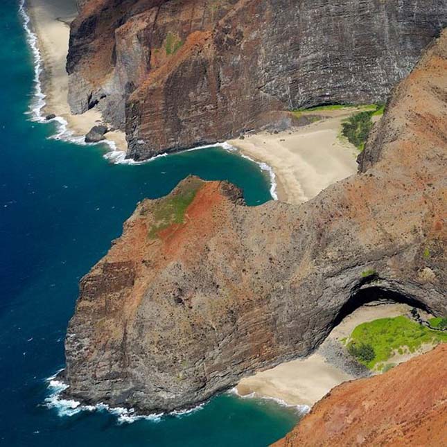 Honopu Beach, Hawaii, USA