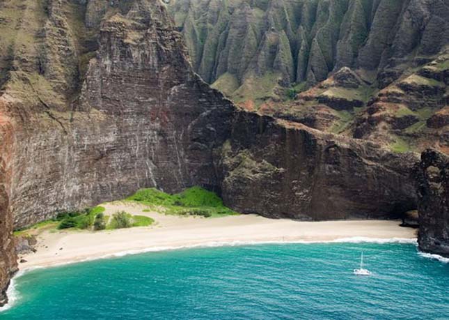 Honopu Beach, Hawaii, USA