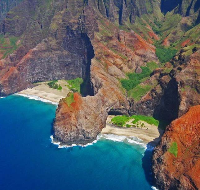 Honopu Beach, Hawaii, USA