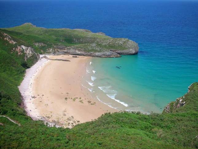 Playa de Ballota, Spanyolország
