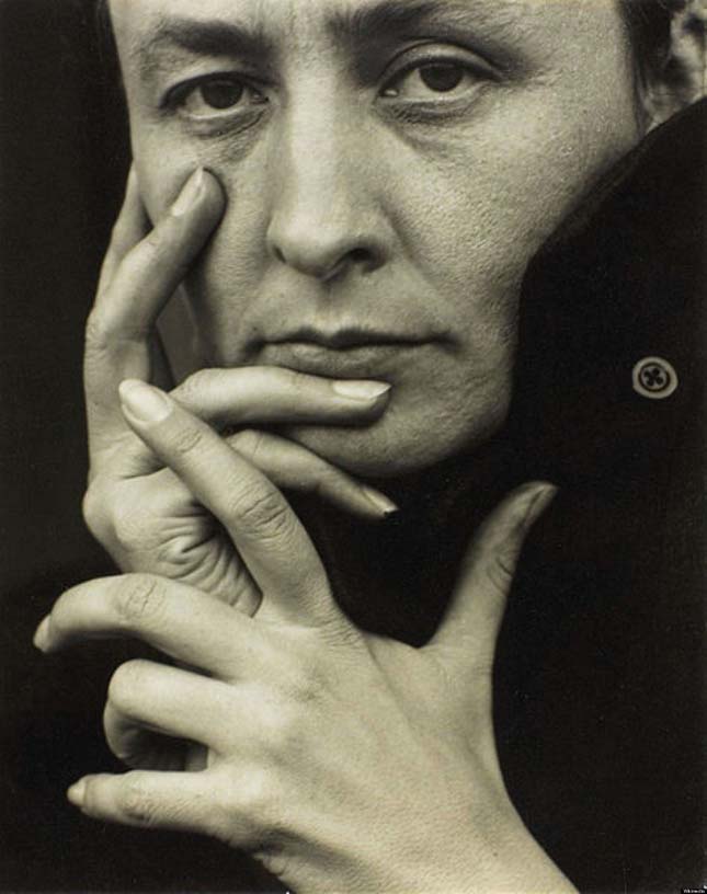 Alfred Stieglitz - Georgia O'Keeffe (Hands)