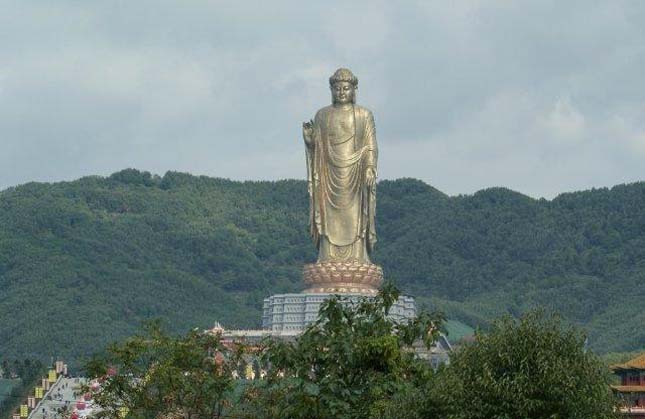 Tavaszi templom Buddha