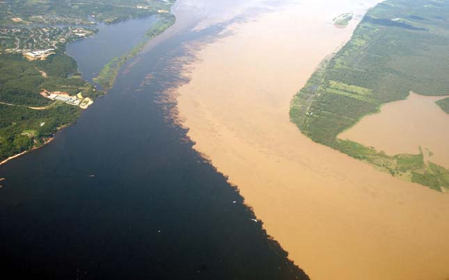 Rio Negro és az Amazonas folyó