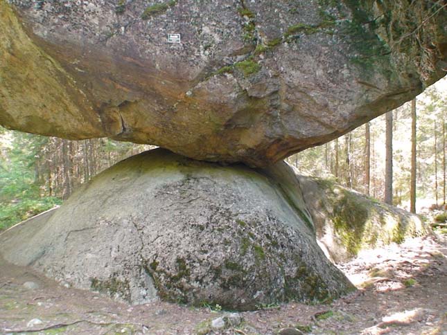 Kummakivi-kő