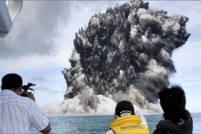 Vízalatti vulkánkitörés Tonga partjainál 