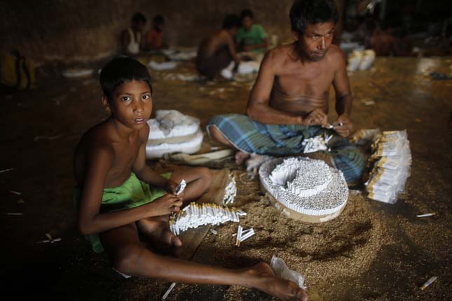 Embertelen körülmények Bangladesben