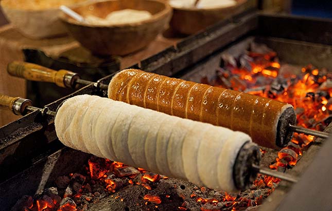 Hungarikum lett a kürtőskalács