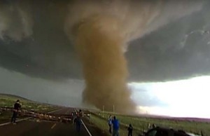 Látványos, 360 fokos videót készített egy tornádó tombolásáról egy vakmerő viharvadász